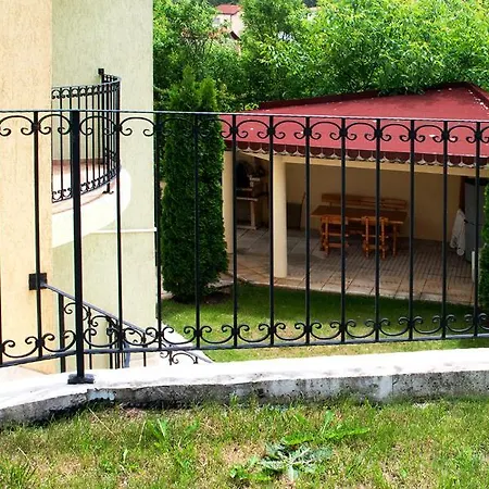 Apartman Luxury 2-bdr Apts In African-style 