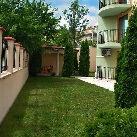 Luxury 2-bdr Apts In African-style 