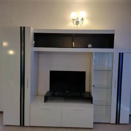 Luxury 2-bdr Apts In African-style 