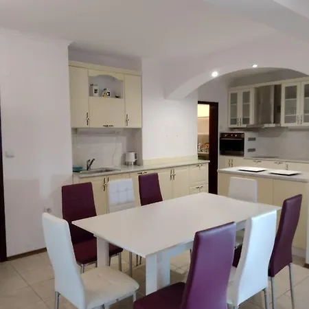 Apartman Luxury 2-bdr Apts In African-style 