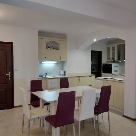 Apartman Luxury 2-bdr Apts In African-style 