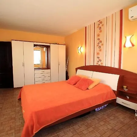 Luxury 2-bdr Apts In African-style 