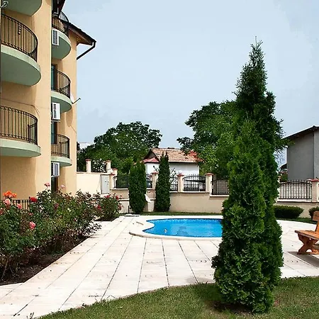 Luxury 2-bdr Apts In African-style 
