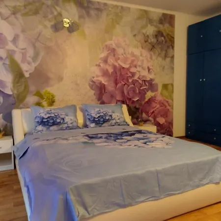 Luxury 2-bdr Apts In African-style 