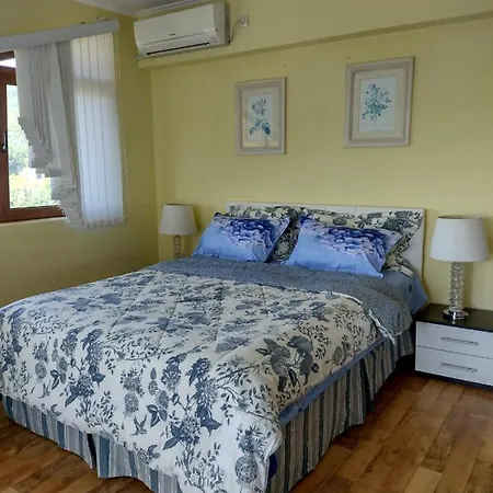 Luxury 2-bdr Apts In African-style 