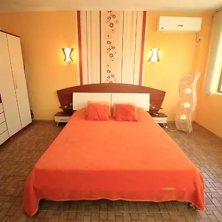 Luxury 2-bdr Apts In African-style 