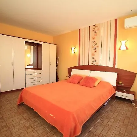 Luxury 2-bdr Apts In African-style 