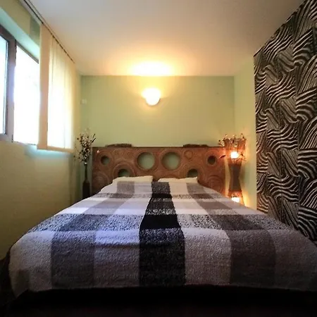 Luxury 2-bdr Apts In African-style 